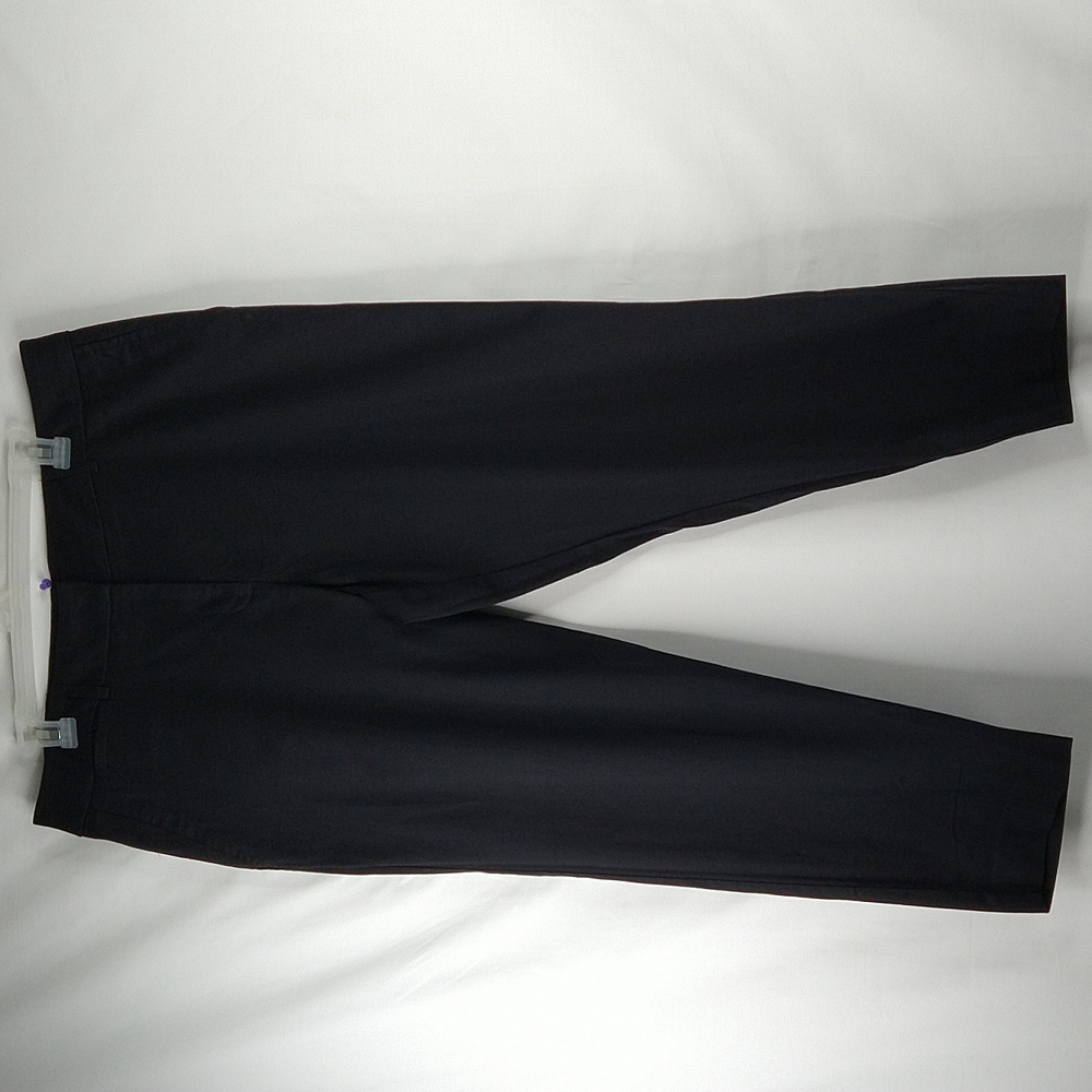Women's Black Cropped Pant Size: 14